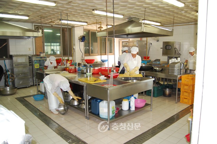 충주시노인전문병원 ‘건물 증축’식당·주방시설은 그대로 방치 < 사회 < 뉴스 < 기사본문 - 충청신문 충주시노인전문병원 ‘건물 증축’식당... 