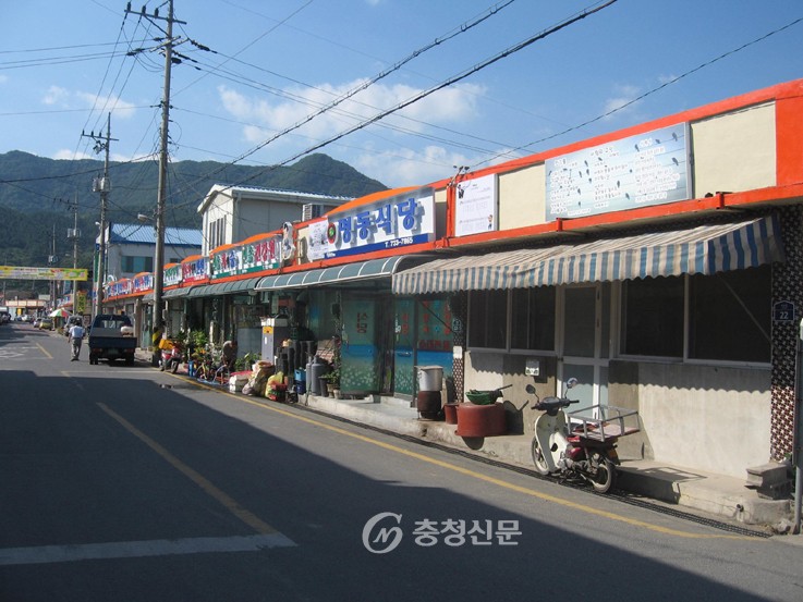 ‘간판이 아름다운 묘목 거리로 만든다’ < 옥천 < 충북 < 기사본문 - 충청신문 ‘간판이 아름다운 묘목 거리로 만든다’