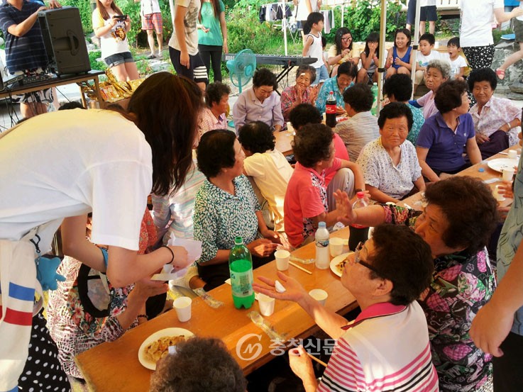 오송 사랑의 동산 ‘해오름집’, 쌍청리 어르신 경로잔치 < 사람들... 기사본문 - 충청신문 오송 사랑의 동산 ‘해오름집’, 쌍청리 어르신 경로잔치