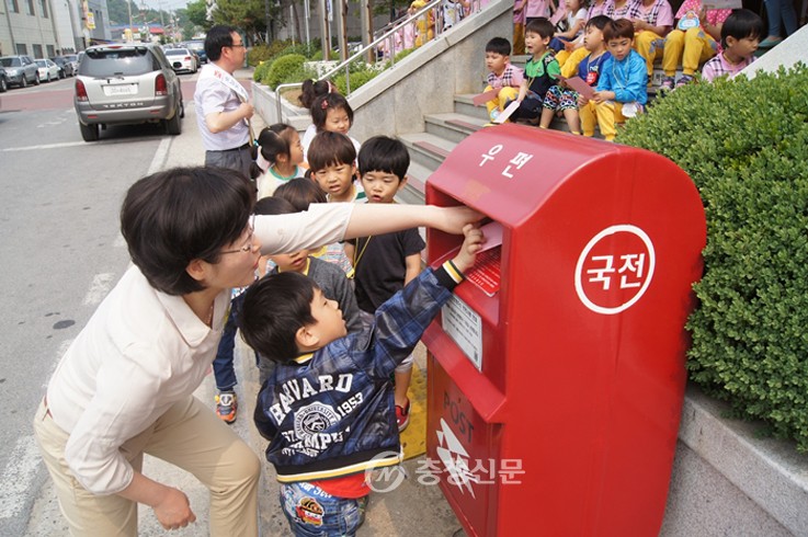 괴산 제일어린이집 원아, 우체국 견학 프로그램 진행 < 괴산 < 충북 < 기사본문 - 충청신문 괴산 제일어린이집 원아, 우체국 견학 프로그램 진행