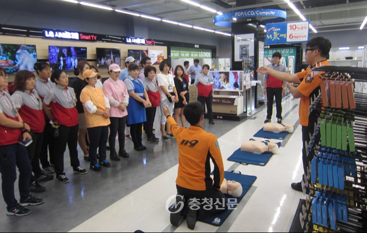 청주동부소방서, 오창 홈플러스 응급처치 교육 < 사회 < 뉴스 < 기사본문 - 충청신문 청주동부소방서, 오창 홈플러스 응급처치 교육