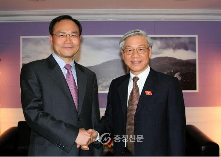 성완종 경남기업 회장, 베트남 최고지도자 만나 경제협력 방안 논의... 충청신문 성완종 경남기업 회장, 베트남 최고지도자 만나 경제협력 방안 논의