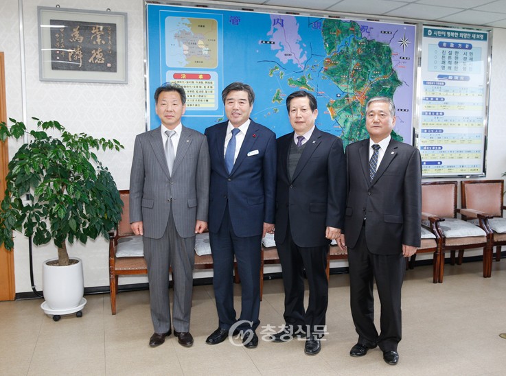 새미래산업개발(주)-새미래건설(주), 보령시 성금 기탁 < 사람들 < 충청人 < 기사본문 - 충청신문 새미래산업개발(주)-새미래건설(주), 보령시 성금... 