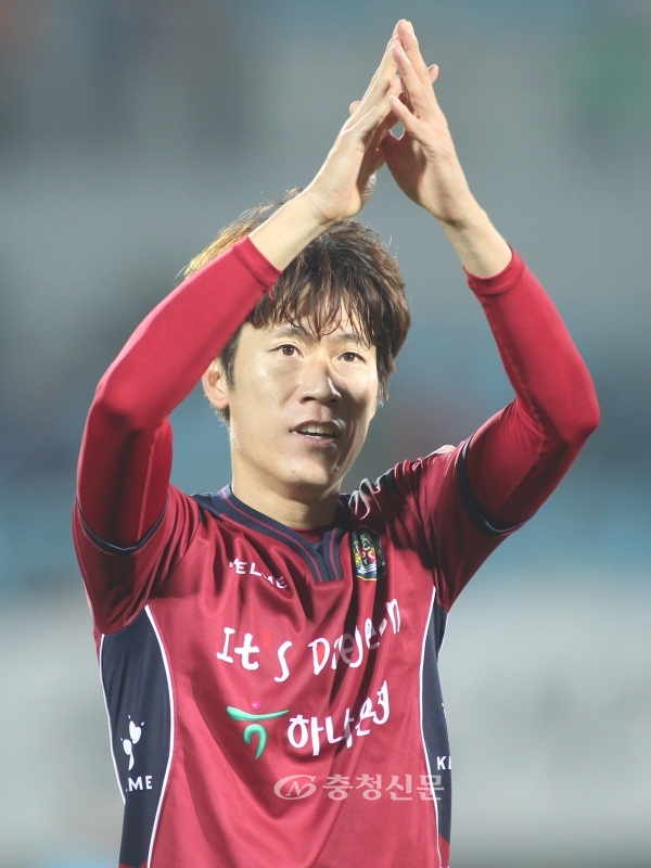 다시 준비된 대전 레전드 김은중 은퇴경기 < 문화 < 뉴스 < 기사본문 - 충청신문 다시 준비된 대전 레전드 김은중 은퇴경기
