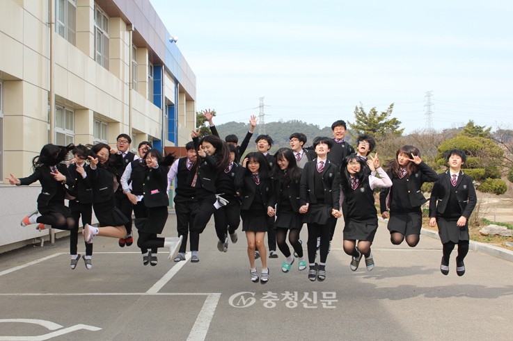 [충청신문-충남도교육청 학교문화만들기 공동캠페인] 송산중학교... 충청신문 [충청신문-충남도교육청 학교문화만들기 공동캠페인] 송산중학교