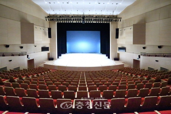 대전시립연정국악원 큰마당 공연장 내부.