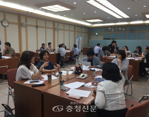 지난 9일 대전 대덕구가 구청 중회의실에서 제4기(2019년~2022년) 지역사회보장계획 수립을 위한 TF팀 회의를 하고 있다.