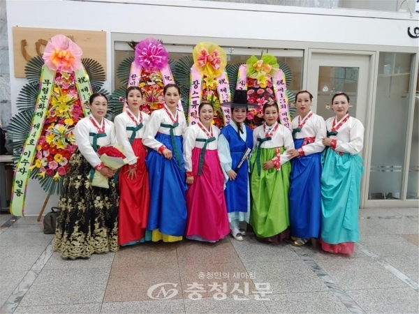 응봉면 주민자치프로그램 한국무용팀 단체사진
