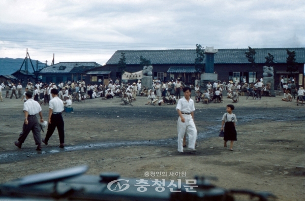 대전시는 시청 2층 로비에서 한국전쟁 특별사진전 ‘1952년, 그 여름의 대전’을 8월 15일까지 개최한다.