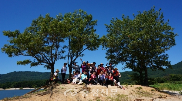 1일 대전 동구 주민원정대가 대청호오백리길만의 스토리를 입혀 걷고 싶은 환경 조성을 위해 3차 탐방을 하고 있다.