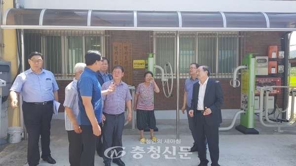 류순현 세종시 행정부시장이 3일 시가 발주한 건설현장, 무더위쉼터 등 폭염 취약시설을 방문, 점검하고 근로자들과 어르신들을 격려했다.