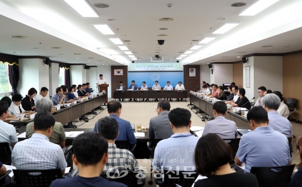 사진은 지난 10일 대전 서구가 민선 7기 주민공약 토론회를 하고 있다.