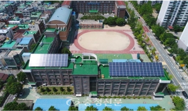 대전양지초등학교 학교 옥상 햇빛발전소 설치 모습.(사진=대전교육청 제공)