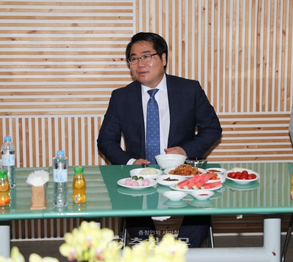 지난 7월 2일 민선 7기 아산시장 취임식 날 언론인 오찬 간담회에 참석한 오세현 아산시장