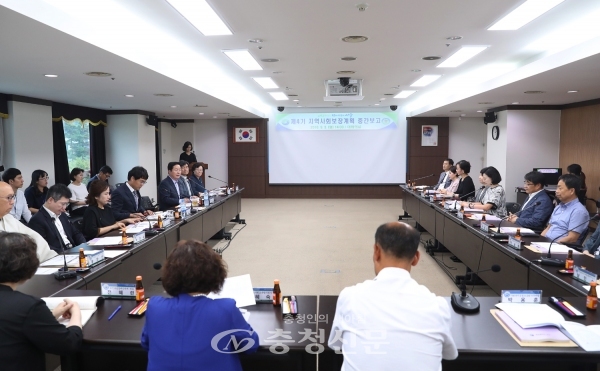3일 대전 서구가 구청 대회의실에서 제4기(2019년~2022년) 지역사회보장계획 수립 최종 점검을 위한 중간 보고회를 하고 있다.