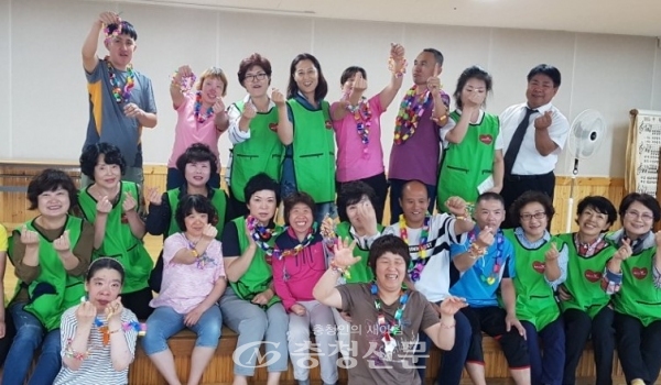 18일 한국건강관리협회 대전충남지부 어머니사랑 봉사단은 사회복지시설 ‘동곡요양원’을 찾아 정을 나누는 정서지원 봉사활동을 펼쳤다.