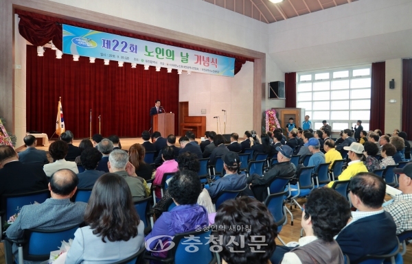 28일 대전시가 대전시노인복지관에서 제22회 노인의 날 기념행사를 하고 있다.