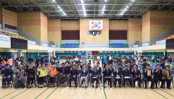 14일 대전 서구장애인체육회가 주관한 제5회 서구청장배 전국장애인 배드민턴대회가 성황리에 막을 내렸다.