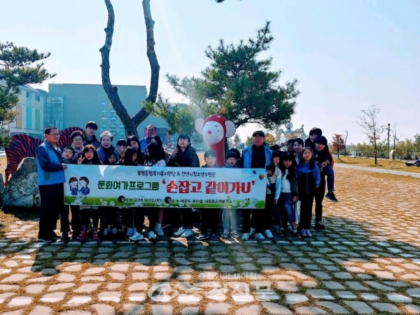 천안시 봉명동 행복키움지원단이 지난 13일 평소 문화활동에서 소외되기 쉬운 가정의 아동·청소년 30명과 함께 가을 나들이를 다녀왔다.