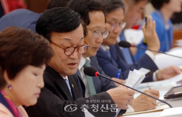 윤일규 의원(더불어민주당, 천안병)이 국정감사에서 질의를 하고 있다./서울 최병준 기자