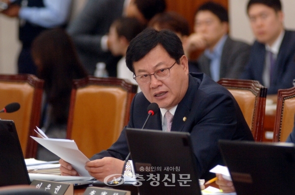 이은권 의원(자유한국당, 대전 중구)이 국정감사에서 질의를 하고 있다./서울 최병준 기자