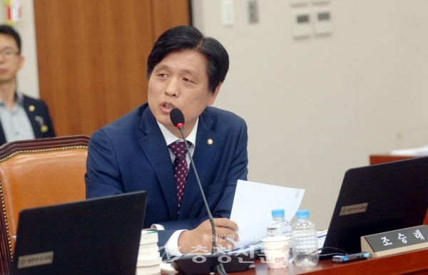 조승래 의원(더불어민주당, 대전 유성갑)이 국정감사에서 질의를 하고 있다. 사진=서울/최병준 기자