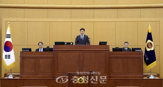 5일 김종천 대전시의회의장이 의회 3층 본회의장에서 열린 제240회 제2차 정례회에서 개회사를 하고있다.