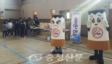 JOY & FUN 건강체험관 흡연예방 영역에서 캠페인이 열리고 있다.