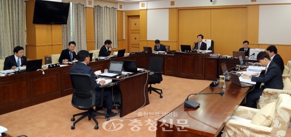 7일 대전시의회 산업건설위가 과학경제국에 대해 행정사무감사를 진행하고 있다.