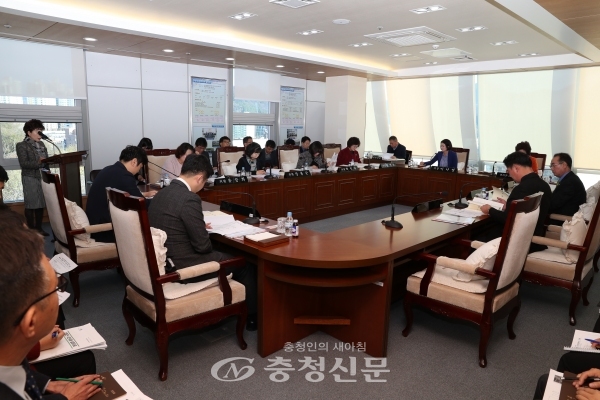 22일 대전시 동구의회가 의원간담회를 개최해 제239회 정례회 운영계획에 대해 논의하고 있다.(사진=동구의회 제공)