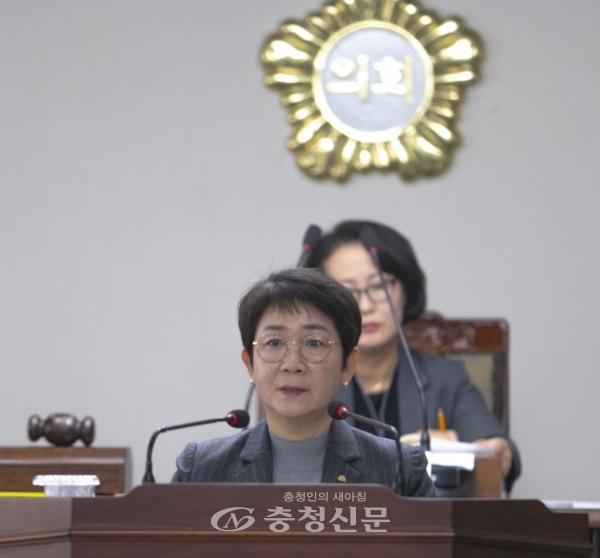 지난 23일 박정현 대적구청장이 구의회 본회의장에서 시정연설을 하고 있다.