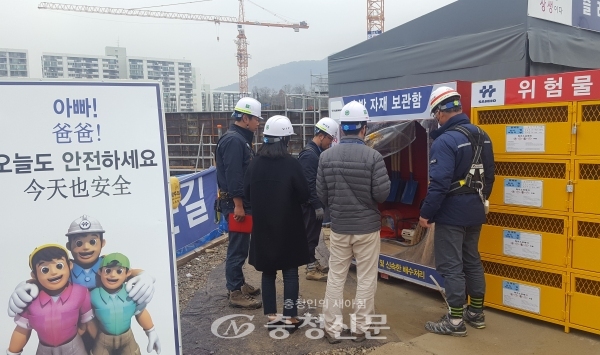 3일 대전 대덕구가 동절기 화재 및 폭설·한파 대비를 위한 대형 건축공사장 안전점검을 하고 있다.