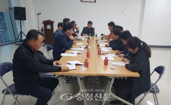 천안시 동남구가 동남구청 별관 회의실에서 천안지역 건축사협회 회원들과의 소통 간담회를 개최했다.