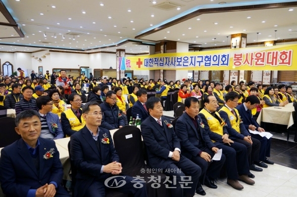 적십자보은지회 봉사대회에 참석한 정상혁 궁수 김응선 의장등 관내 기관장들이 참석하여 자리를 빛내고 있다.