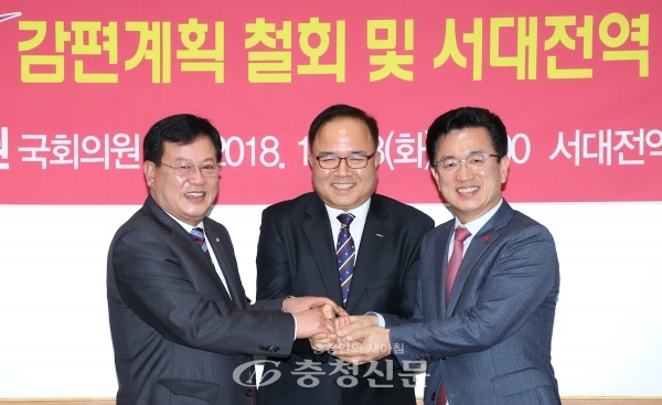 대전시와 한국철도공사, 이은권 국회의원실 등 관계기관은 18일 서대전역에서 간담회를 갖고 서대전역 KTX 감차계획(안)을 유보하기로 합의했다.