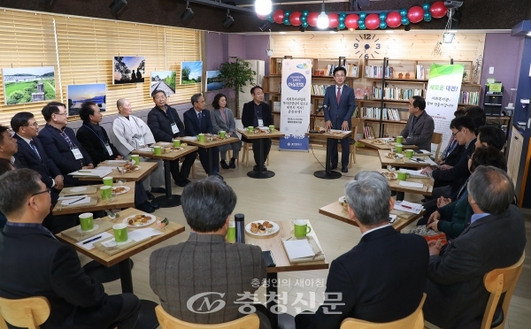대전시는 18일 판암동 생명종합사회복지관에서 '대전시 사회복지관협회와 함께하는 허심탄회'를 개최했다.