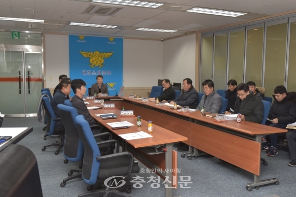 대전소방본부는 화재원인 규명률 향상과 화재조사관 역량강화를 위해 화재조사 자문위원 운영회의를 개최했다고 밝혔다.