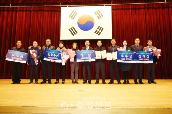 19일 대전 서구가 구청 대강당에서 2018년도 공동주택 에너지 절약 경진대회를 개최했다. 사진은 수상자.