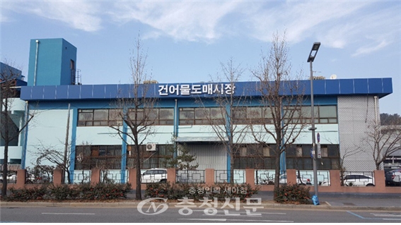 대전오정농수산물도매시장관리사업소가 24일부터 내년 1월 14일까지 수산부류 중도매인을 공개모집한다.