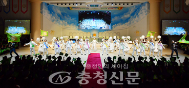 23일 신천지 청주교회에서 열린 신천지 맛디아지파 수료식 축하 공연.