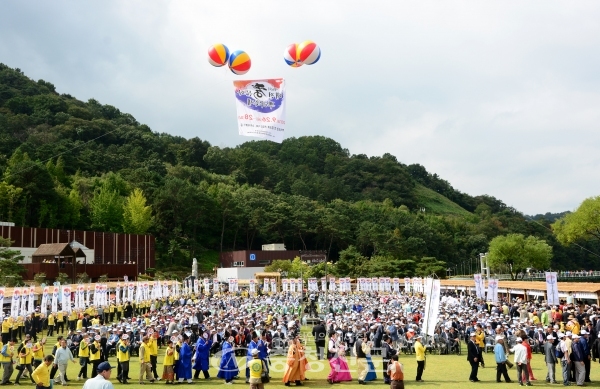 제11회 대전효문화뿌리축제가 오는 9월 27일부터 열린다. 사진은 문중퍼레이드.