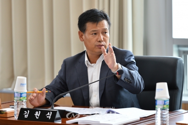 세종시의회 최초로 김원식 의원이 지방의회 우수조례 평가에서 개인부문 장려상을 수상했다.
