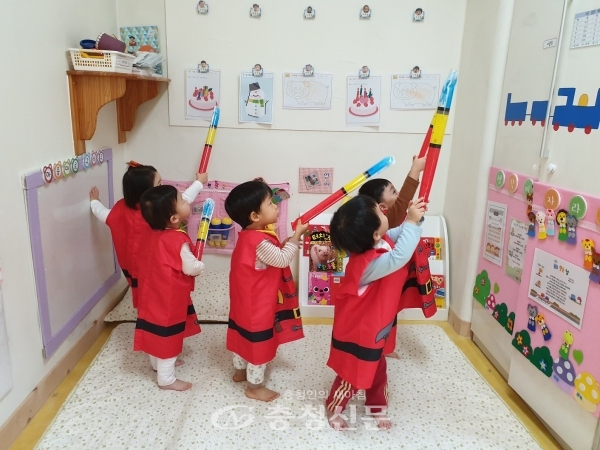 어린이집 아동들의 수업 활동 모습.(사진=대전시 제공)