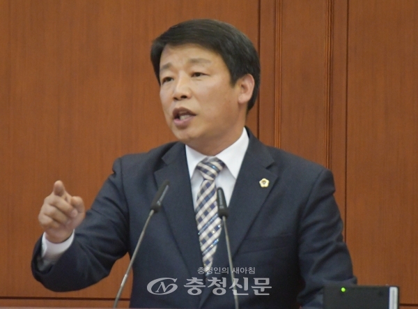 김찬술 의원이 신상발언을 진행하고 있다. (사진=이성현 기자)