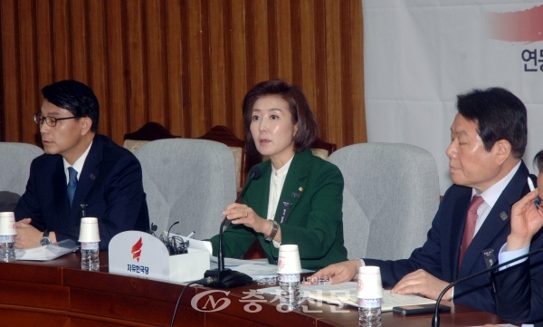 나경원 자유한국당 원내대표가 26일 국회에서 열린 원내대책회의에서 발언을 하고 있다. (사진=최병준 기자)