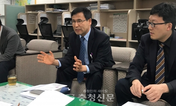 이은학 자치분권과장이 27일 대전시청 기자실에서 독립의 횃불, 대전 릴레이 행사를 설명하고 있다.(사진=한유영 기자)
