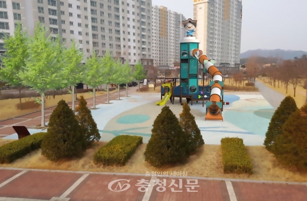김득신 캐릭터 조형물이 설치된 송산공원 대형미끄럼틀 조감도. (사진=증평군 제공)