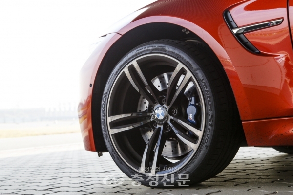 한국타이어가 'BMW 드라이빙 센터' 시승 차량 대상 타이어 독점 공급을 2020년까지 이어간다. (사진=한국타이어)