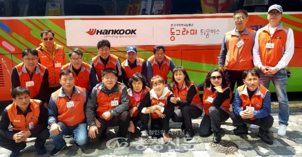 한국타이어 동그라미봉사단과 사원가족 20여명이 12일 '틔움버스와 함께하는 봄 나들이' 봉사를 진행했다. (사진=한국타이어)