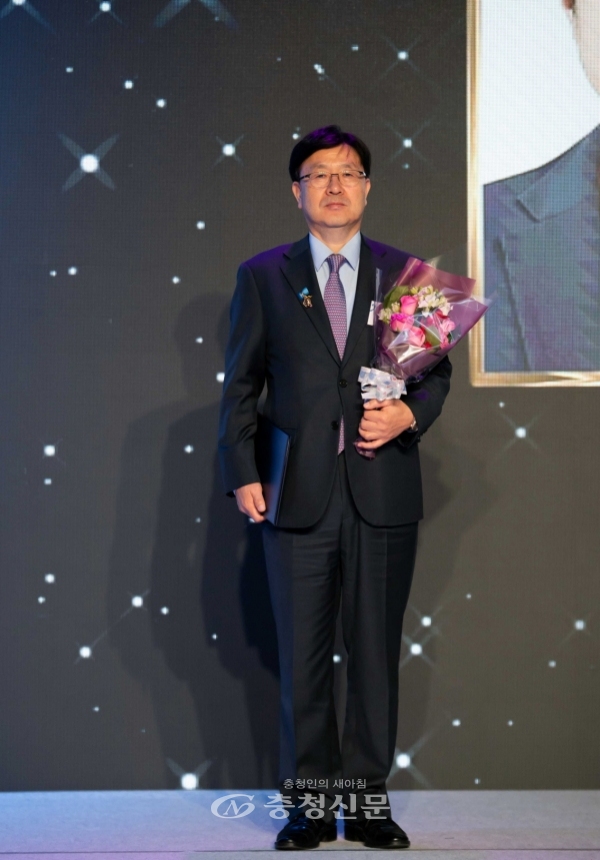 한국동그라미파트너스 최장희 대표가 17일 '2019년 장애인고용촉진대회' 국무총리표창을 수상했다. (사진=한국타이어)